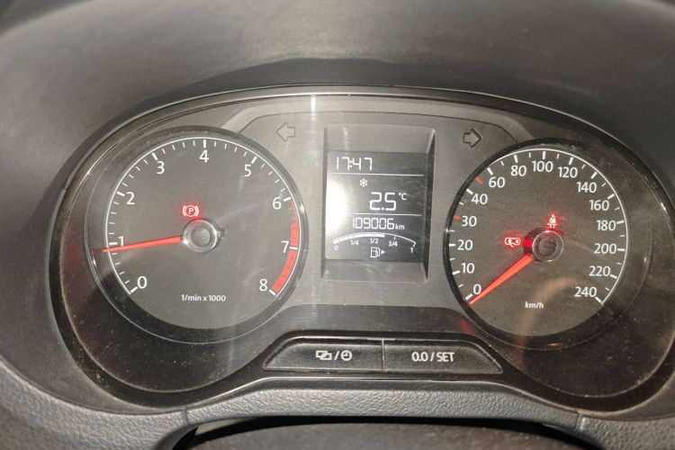 大众 Polo 2014款 1.4L 手动风尚版中控内饰14