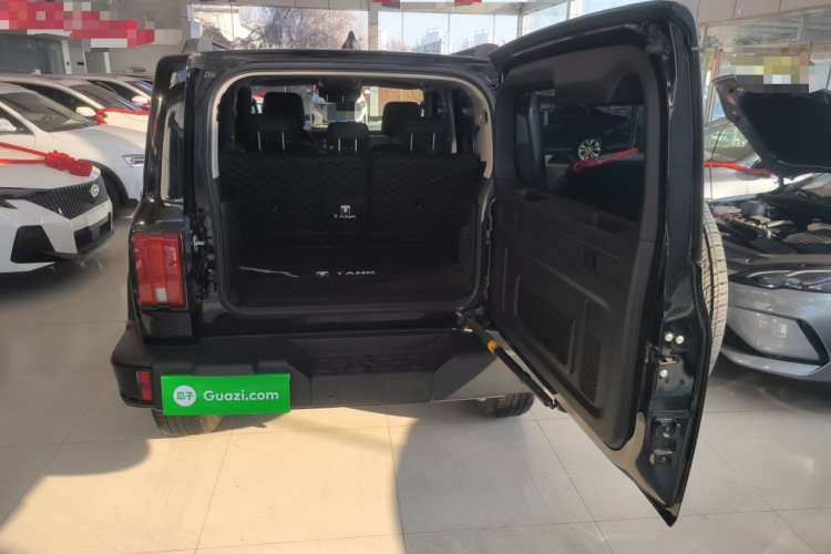 坦克300 2024款 2.0T 征服者机舱底盘23