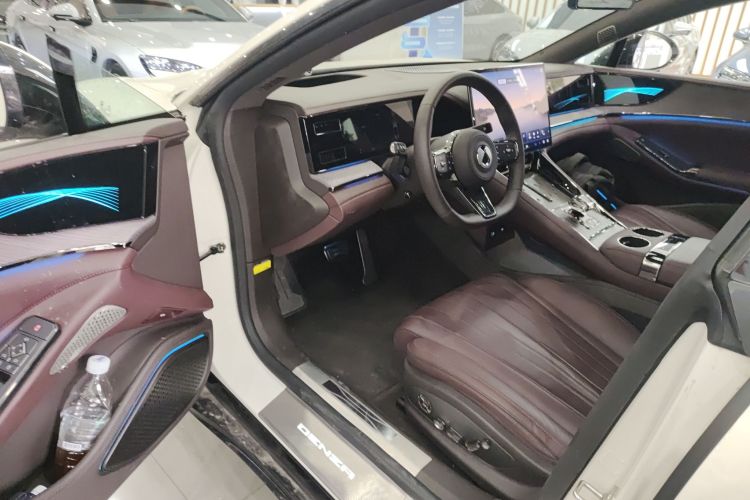 腾势Z9GT 2024款 1100四驱Ultra版中控内饰20