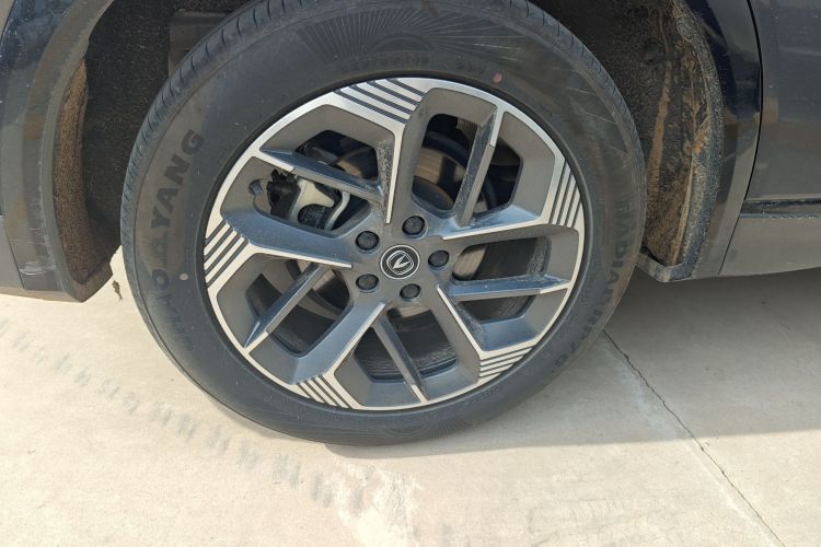 长安CS75 PLUS 2025款 第四代 1.5T 新蓝鲸 智慧尊享型车身外观6008