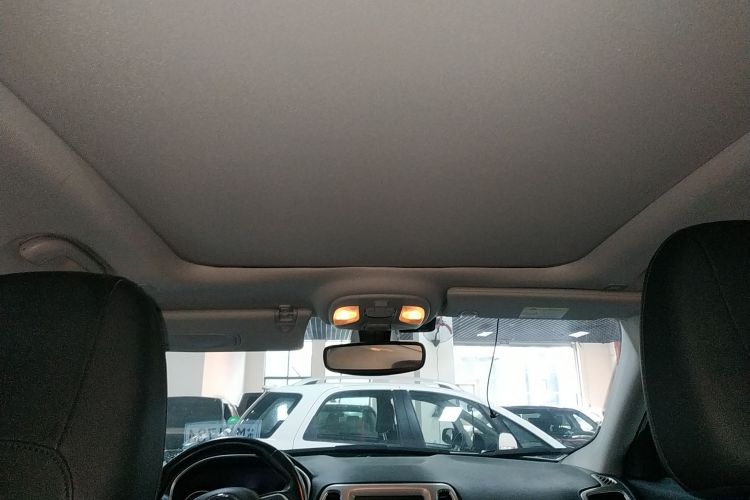 Jeep 指南者 2019款 200T 自动家享-互联大屏版中控内饰22