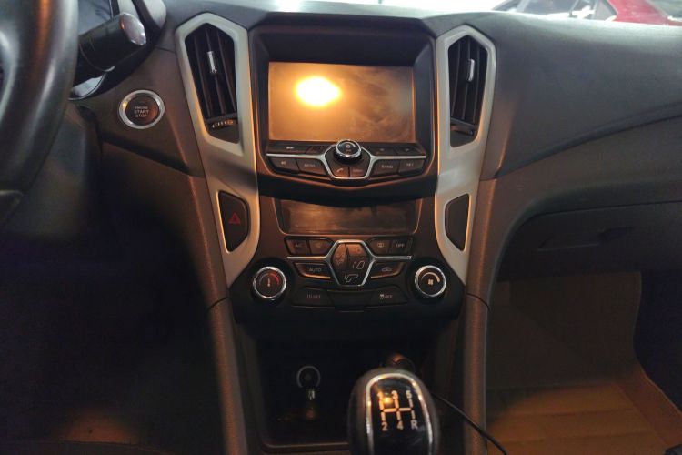 奇瑞 艾瑞泽7 2015款 1.5T 手动致享版中控内饰16