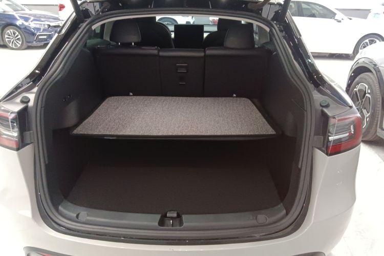 特斯拉 Model Y 2021款 标准续航后驱版机舱底盘23