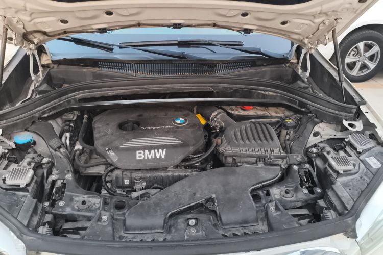 宝马X1 2018款 sDrive18Li 尊享型机舱底盘24