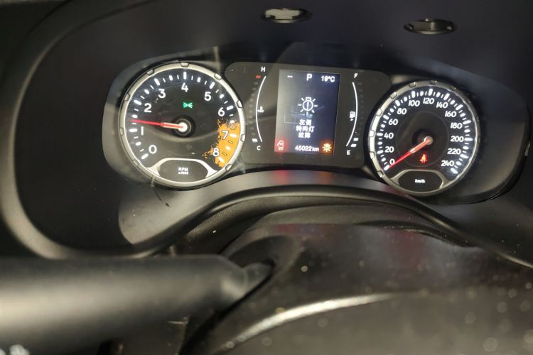 Jeep 自由侠 2017款 180T 自动高能版中控内饰15