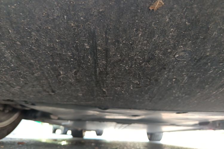 特斯拉 Model Y 2022款 改款 后轮驱动版局部细节9008