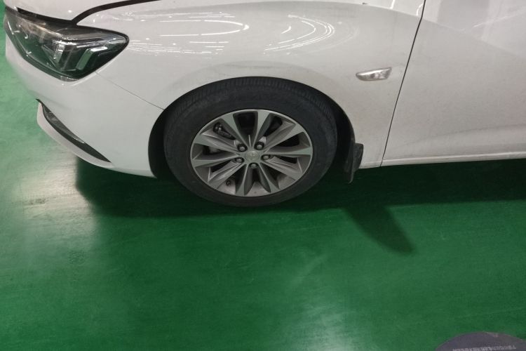 雪佛兰 科鲁泽 2022款 320 自动悦享天窗版车身外观6007