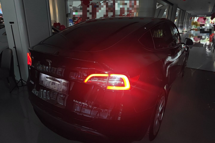 特斯拉 Model Y 2022款 改款 后轮驱动版车身外观7