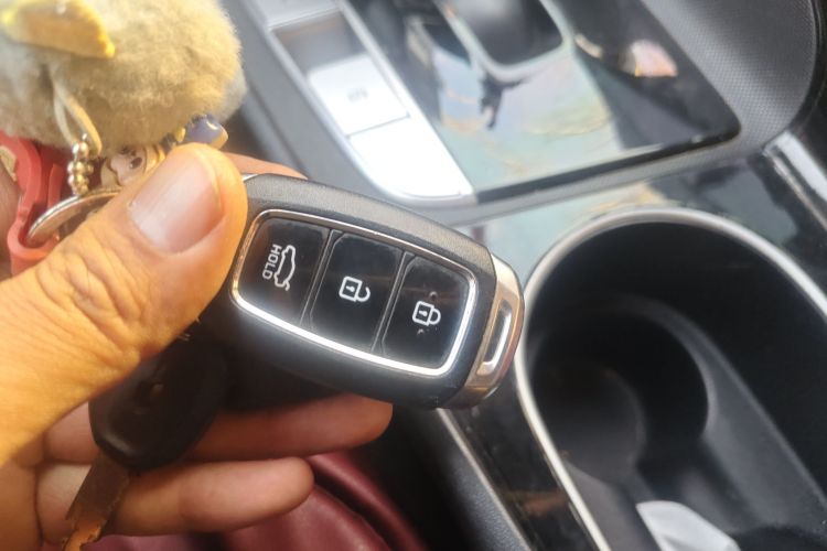 现代 伊兰特 2021款 1.5L CVT GLX精英版中控内饰11