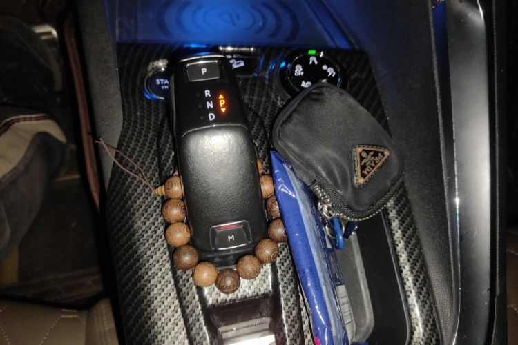 标致5008 2017款 380THP 7座豪华GT版中控内饰18