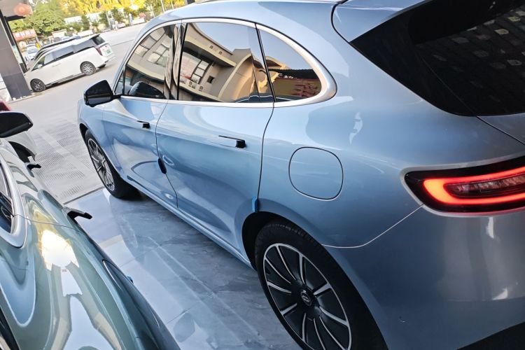 鸿蒙智行 问界M5 2022款 纯电四驱性能版车身外观4