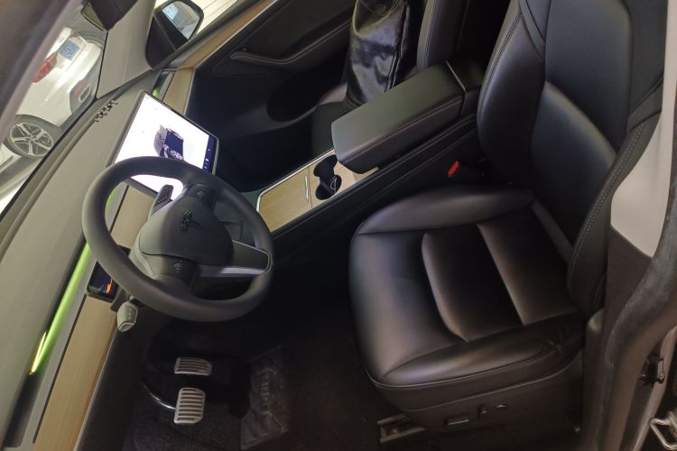 特斯拉 Model Y 2022款 后轮驱动版中控内饰19