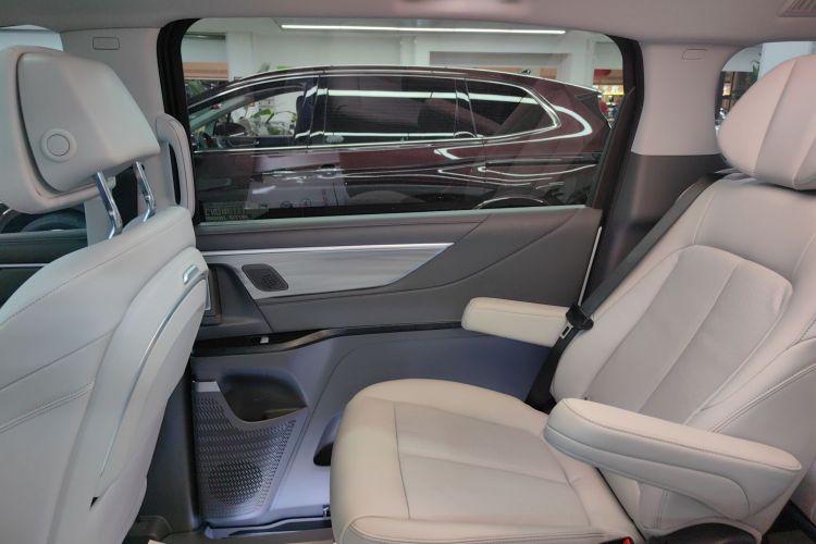 别克GL8 2025款 陆尊 智享版中控内饰7006