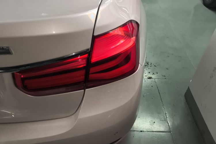 宝马3系 2018款 320Li 领先型豪华套装车身外观9