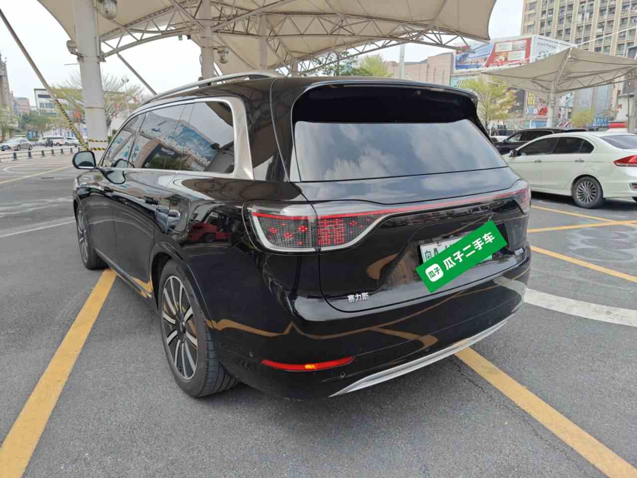 鸿蒙智行 问界M9 2024款 增程 Ultra版 42kWh 6座版(3)
