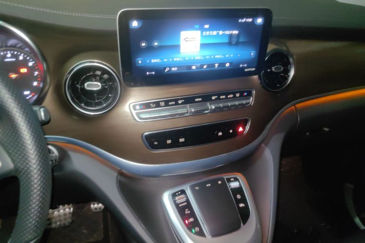 奔驰V级 2020款 V 260 L 长轴距豪华版中控内饰16