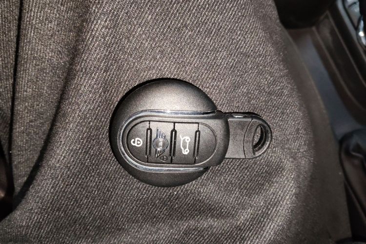 MINI 2022款 1.5T COOPER 艺术家 五门版中控内饰11