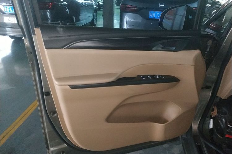 别克GL8 2021款 ES陆尊 653T 豪华型中控内饰7007