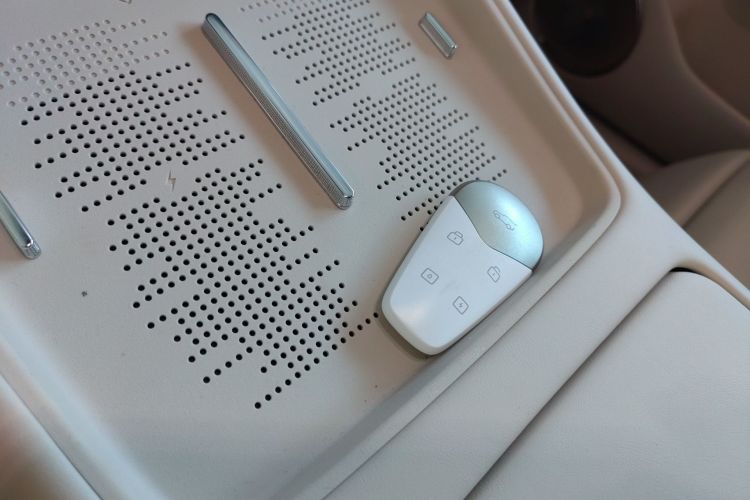 岚图汽车 岚图FREE 2025款 FREE+ 后驱乾崑版中控内饰7001