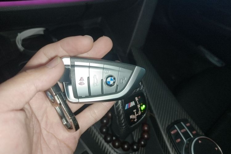 宝马3系 2019款 320i M运动曜夜版中控内饰11