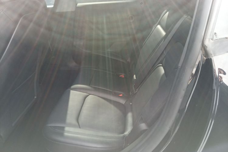 特斯拉 Model Y 2022款 改款 后轮驱动版中控内饰7004