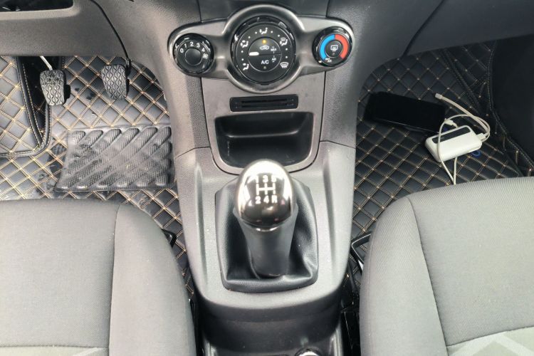 福特 嘉年华 2013款 三厢 1.5L 手动风尚型中控内饰18