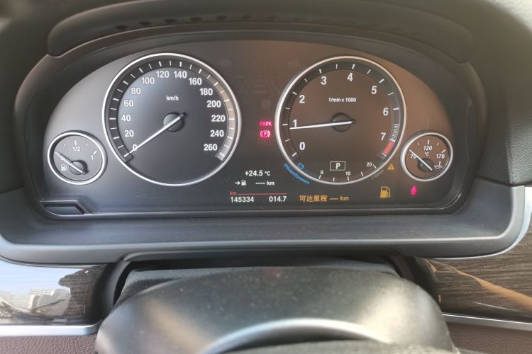 宝马5系 2014款 525Li 豪华设计套装中控内饰14