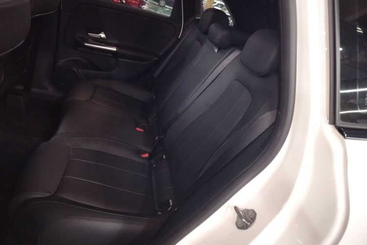 奔驰B级 2022款 改款 B 200 时尚型中控内饰21