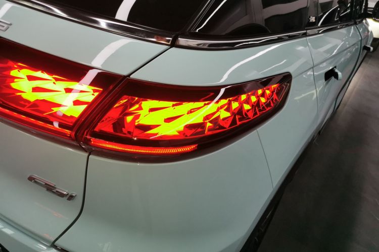 小鹏G3 2022款 G3i 460N+车身外观9