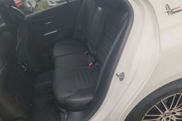 奔驰C级 2023款 C 200 L 运动版中控内饰7004