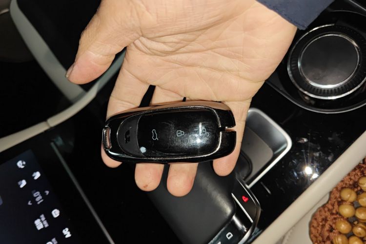 理想汽车 理想ONE 2021款 增程6座版中控内饰11