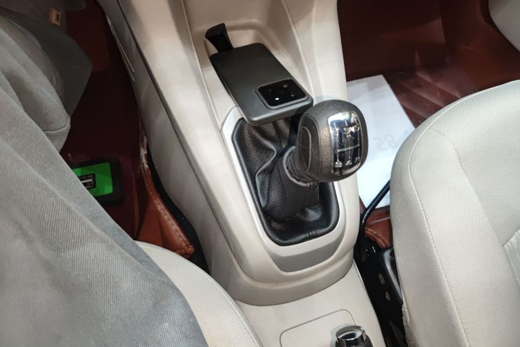 雪铁龙 爱丽舍 2015款 质尚版 1.6L 手动时尚型中控内饰18