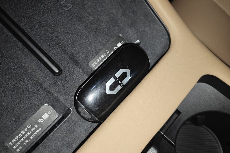 鸿蒙智行 问界M7 2024款 1.5T 智驾后驱Pro版 5座中控内饰7001