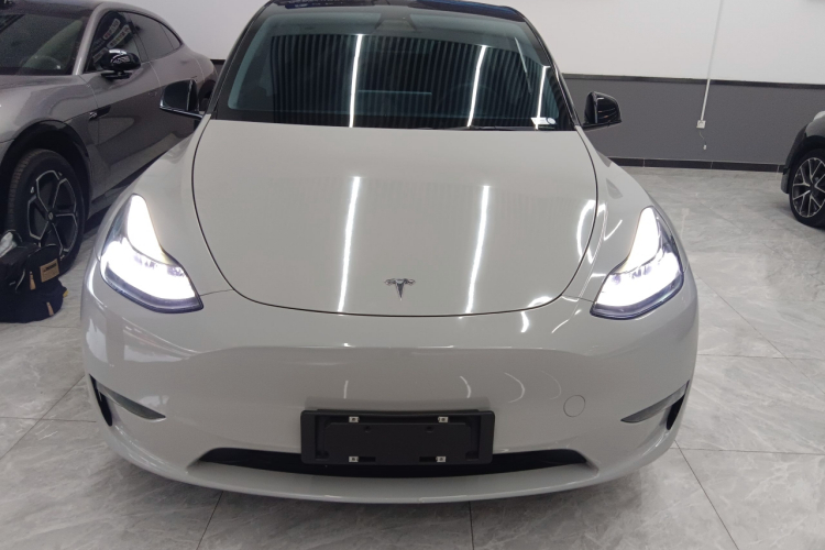 特斯拉 Model Y 2021款 标准续航后驱版车身外观2
