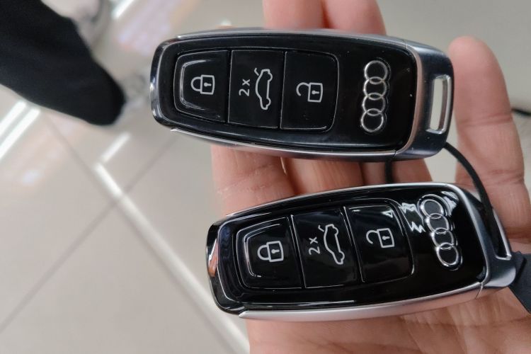 奥迪Q7 2023款 55 TFSI quattro S line运动型中控内饰11