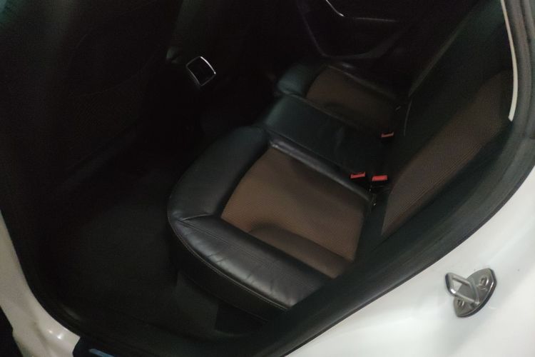 奥迪Q3 2018款 30周年年型 30 TFSI 时尚型中控内饰21