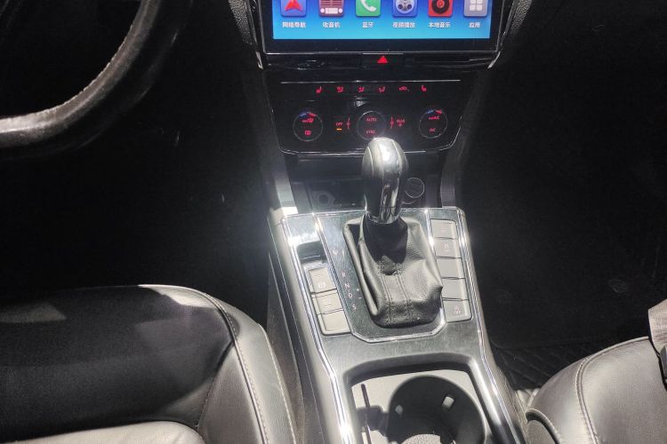 大众 帕萨特 2016款 330TSI DSG尊荣版中控内饰18