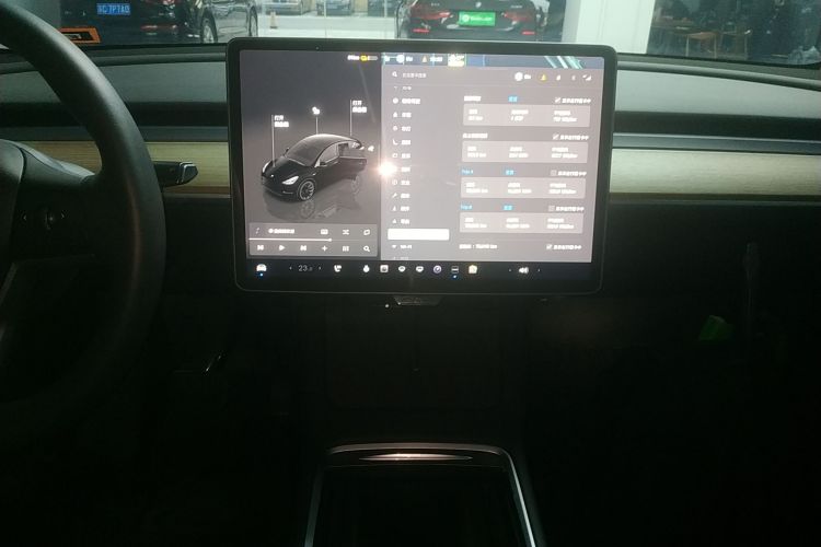 特斯拉 Model Y 2022款 改款 长续航全轮驱动版中控内饰16