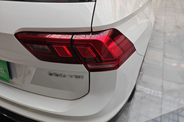 大众 途观L 2022款 330TSI 自动两驱舒享版车身外观9