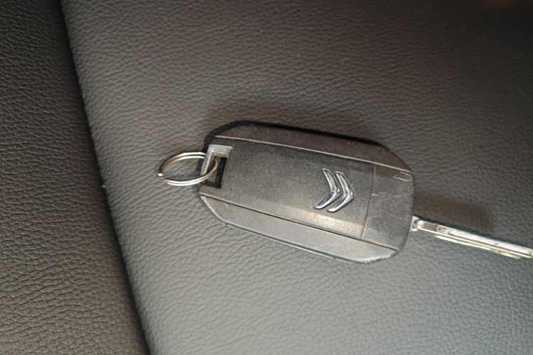 雪铁龙 爱丽舍 2014款 1.6L 自动时尚型中控内饰7001