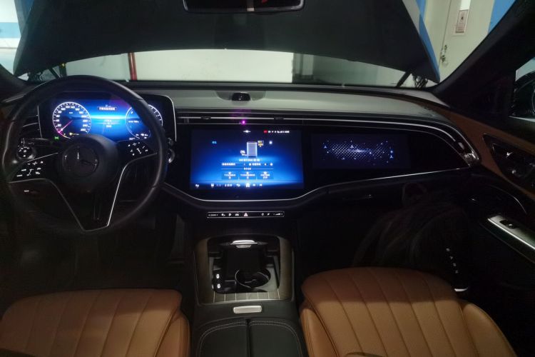 奔驰E级新能源 2024款 E 350 e L 插电式混合动力轿车局部细节16