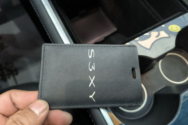 特斯拉 Model Y 2022款 改款 长续航全轮驱动版中控内饰11