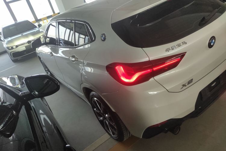 宝马X2 2021款 改款 xDrive25i 曜夜版车身外观4