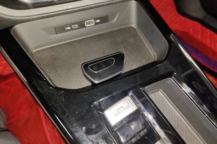 大众 2024款 凌渡L 200TSI DSG潮辣版中控内饰7001