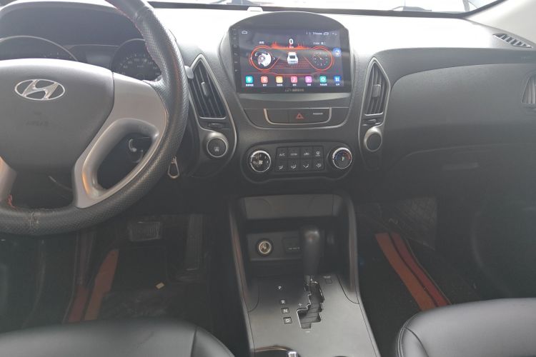 北京现代ix35 2015款 2.0L 自动两驱舒适型 国V中控内饰18