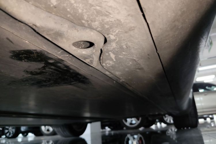 特斯拉 Model Y 2022款 改款 长续航全轮驱动版机舱底盘30