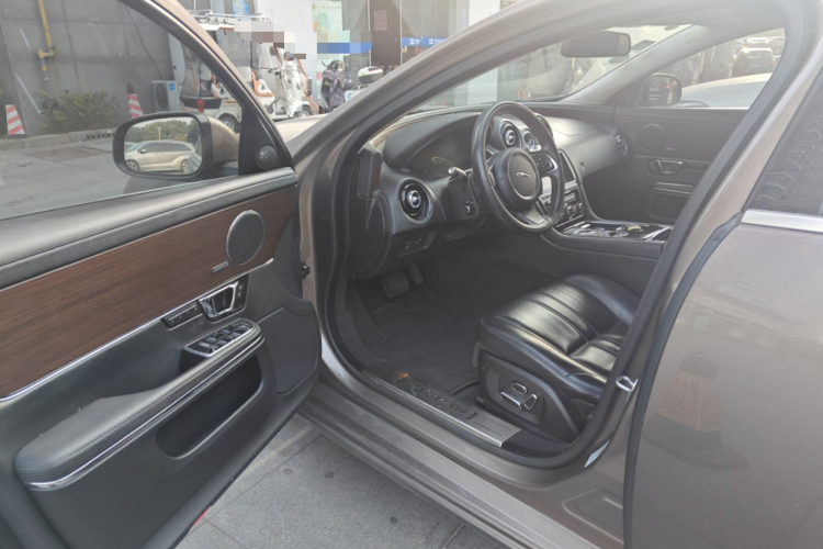 捷豹XJ 2015款 XJL 2.0T 典雅商务80周年典藏版中控内饰7003