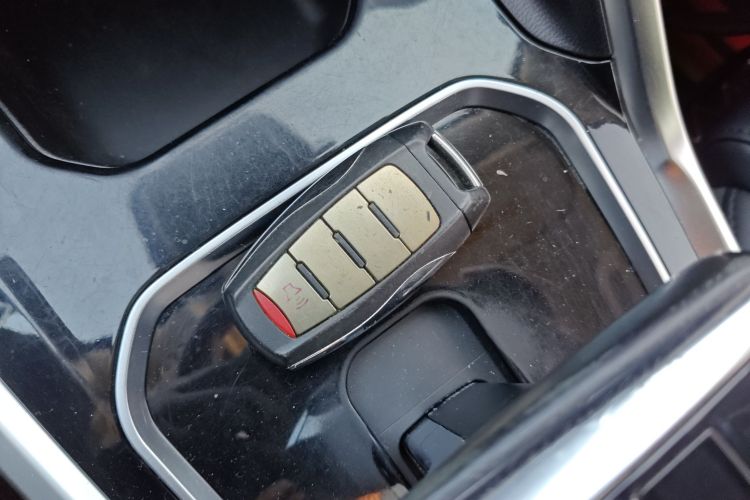 哈弗H6 2017款 红标 2.0T 自动两驱智尚型中控内饰11