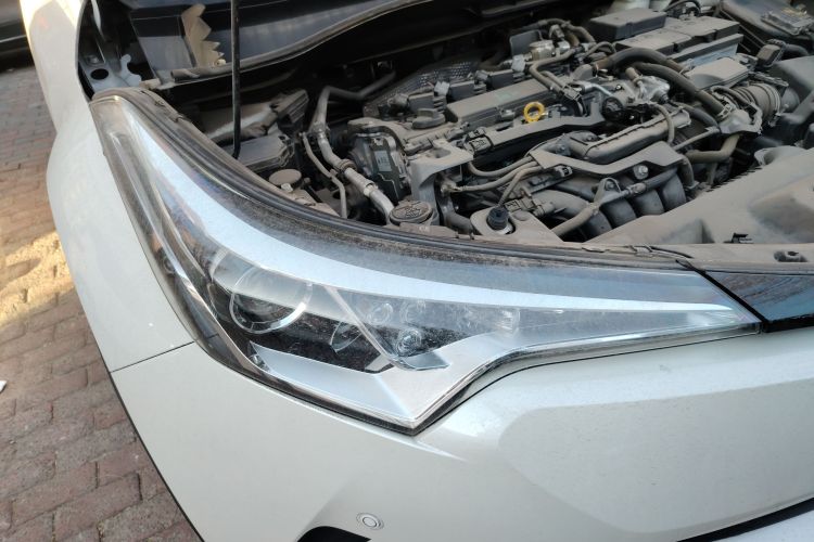 丰田C-HR 2018款 2.0L 领先天窗版 国V车身外观8