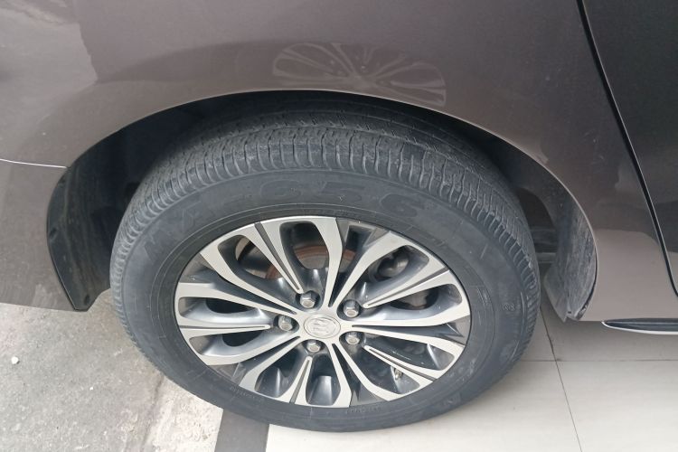 别克GL8 2023款 陆上公务舱 652T 豪华型车身外观6008